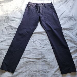 BYLT PREMIUM BASICS EVERYDAY PANT 2.0 SLIM FIT NAVY-BLUE SIZE 32/30 IS USED
